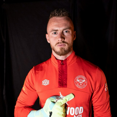 مارك فليكين ينضم لفريق برينتفورد 